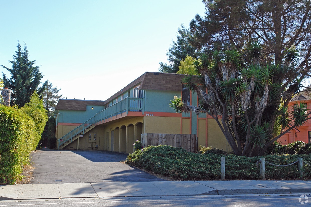 Primary Photo - 1420 Broadway