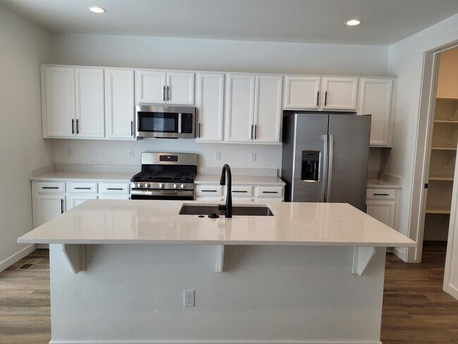 Building Photo - Stunning Newer Home In Caldwell!