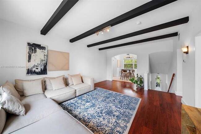 Foto del edificio - 305 NE 24th St