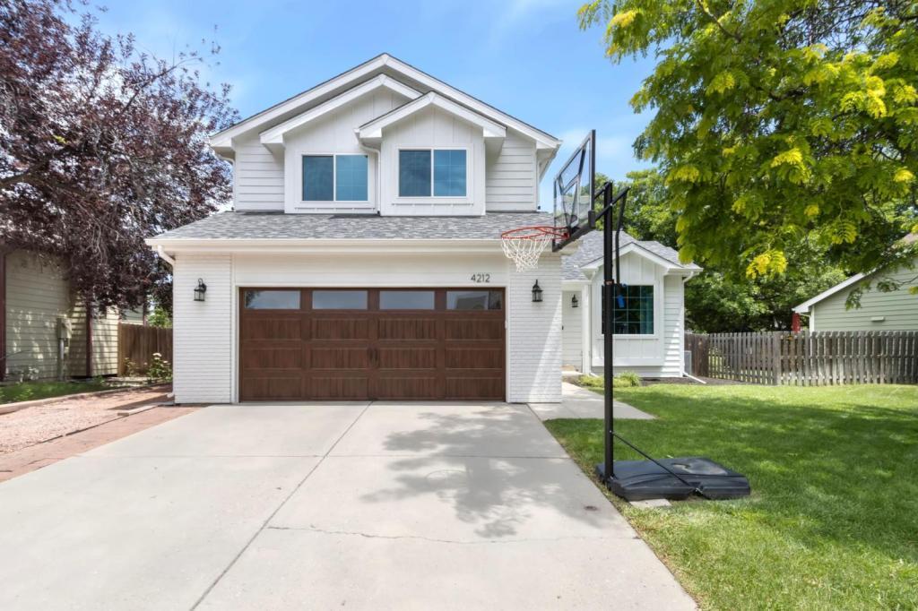 Primary Photo - 4212 Fall River Dr