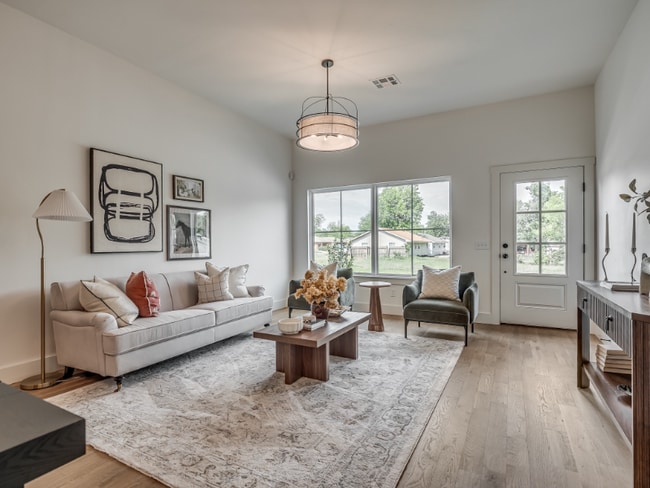 Photo - 16 N Walnut St House