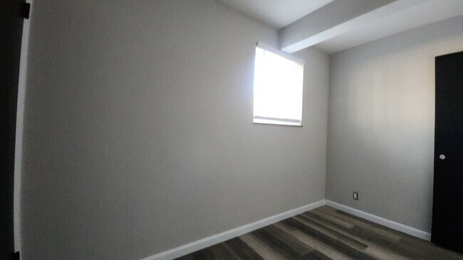 Foto del edificio - 7880 Big Bend Blvd