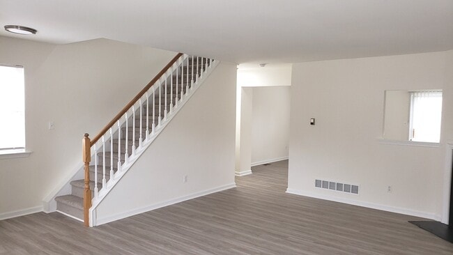 Building Photo - 11 Saddle Ridge Ct