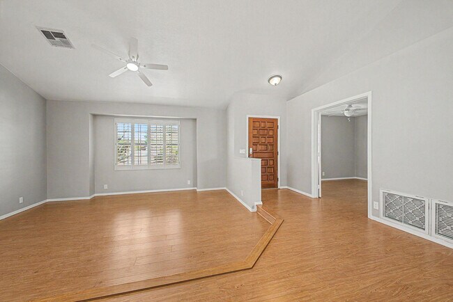 Foto del edificio - 5719 E St John Rd