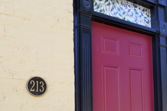 Puerta principal - 213 Findlay St