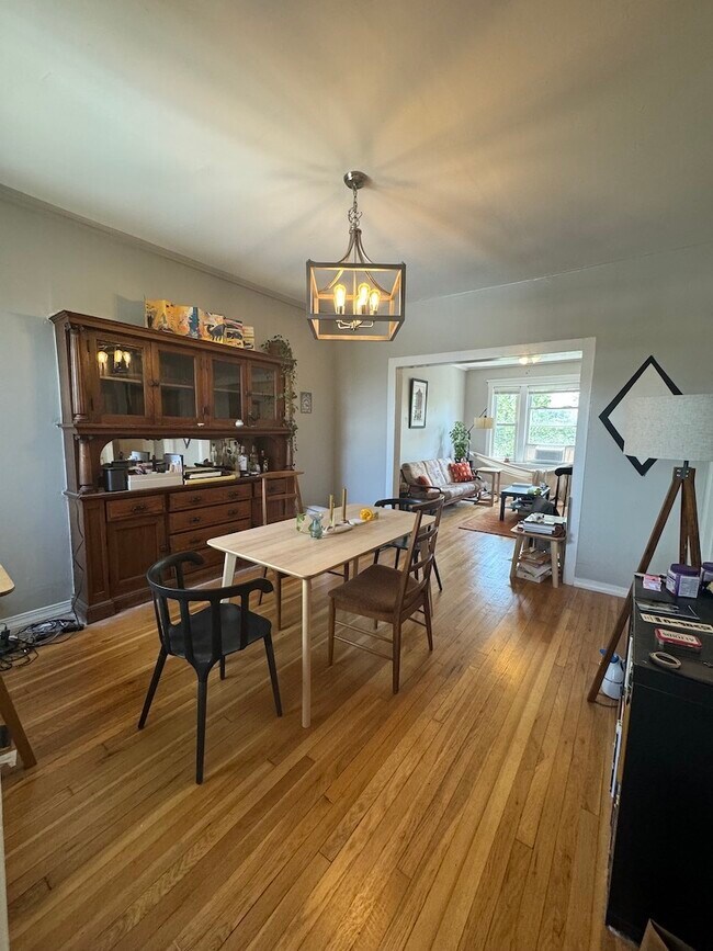 Foto del edificio - 3008 W Schubert Ave