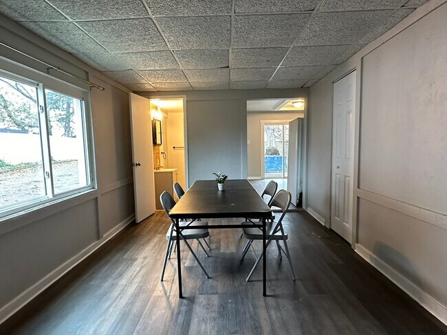 Foto del edificio - 1821 Realty Ave