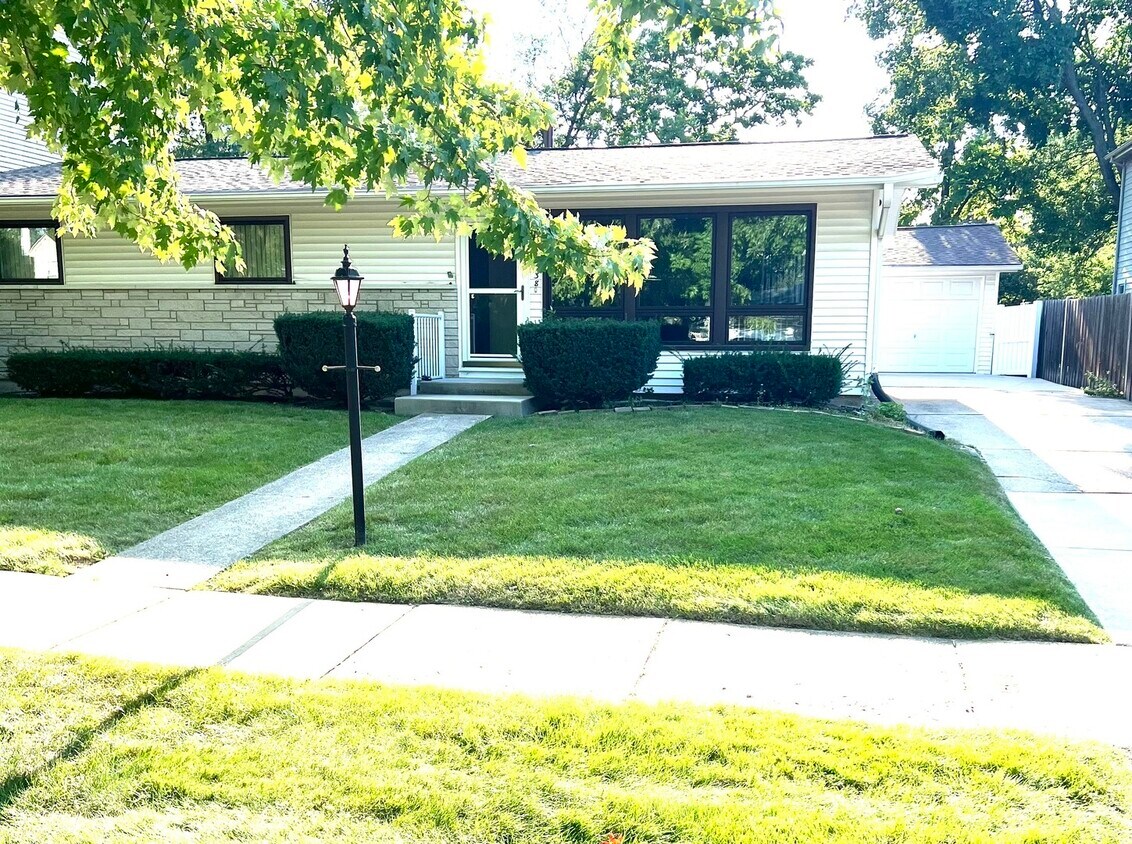 Primary Photo - 4038 Forest Ave
