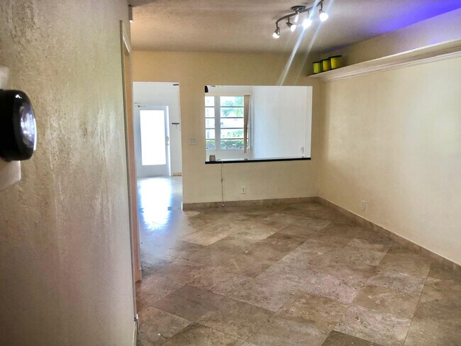 Dining Area Alt View - 2800 NE 28th St