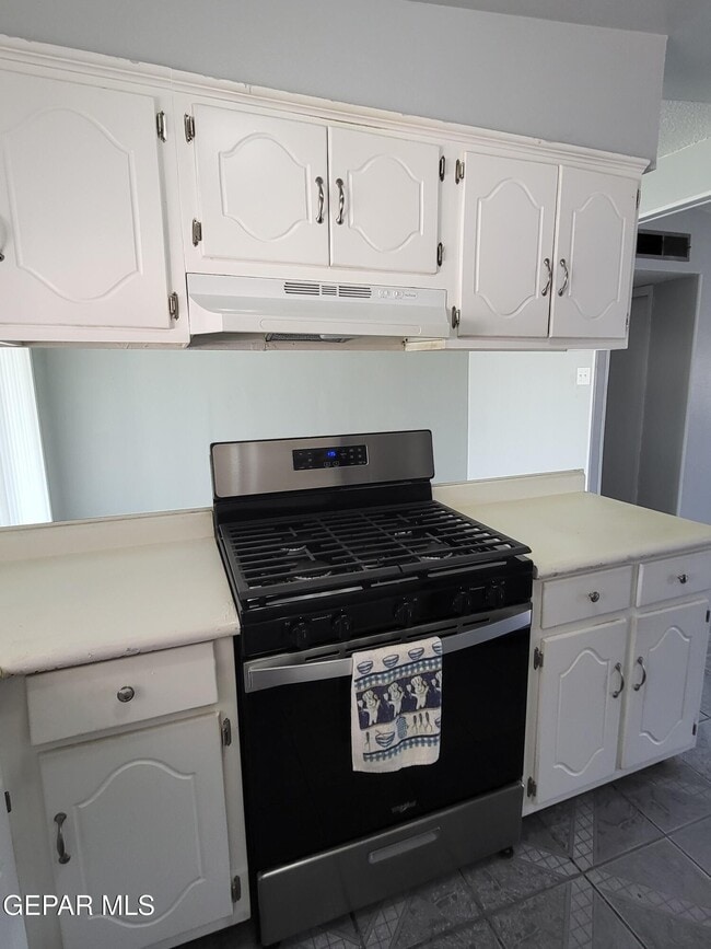 Building Photo - 302 Limonite Cir