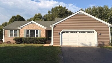 Building Photo - 700 Woodbine Ln