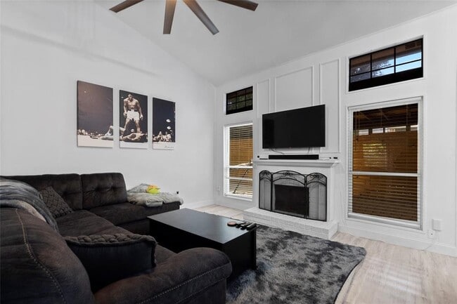 Foto del edificio - 23131 Whittaker Way