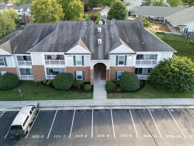 Foto del edificio - Spacious Condo in Knollwood – Pool, Gym and Clubhouse Access!