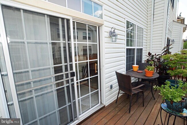 Foto del edificio - 2303 Huntington Station Ct