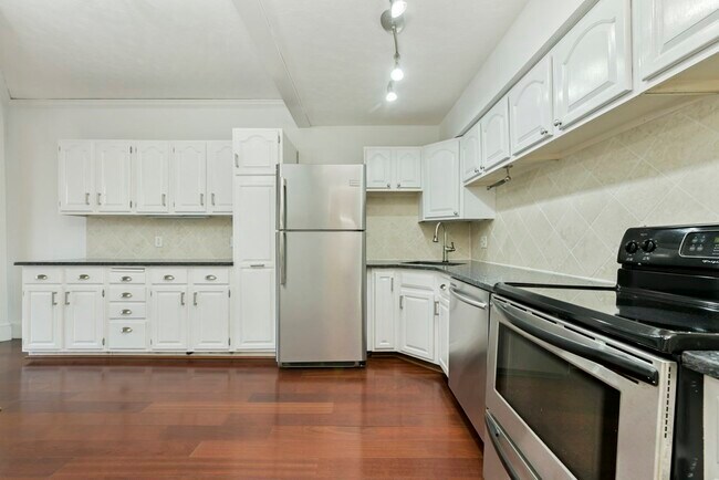 Building Photo - 234 Beacon St