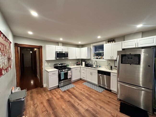 Building Photo - 172 Saint Alphonsus St