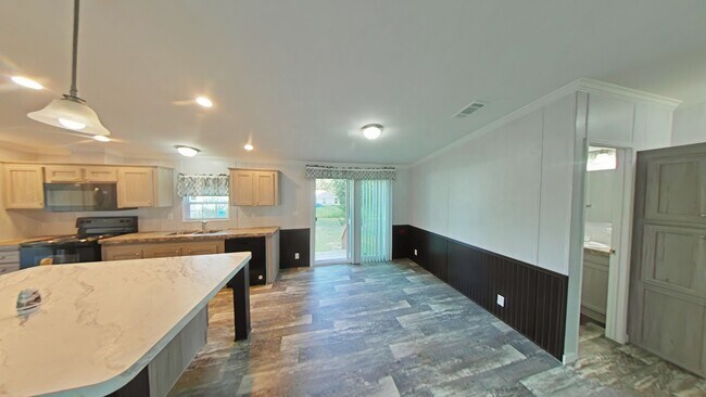 Foto del edificio - Be the first to live in this beautiful 3 bedroom, 2 bath home with an additional den/office