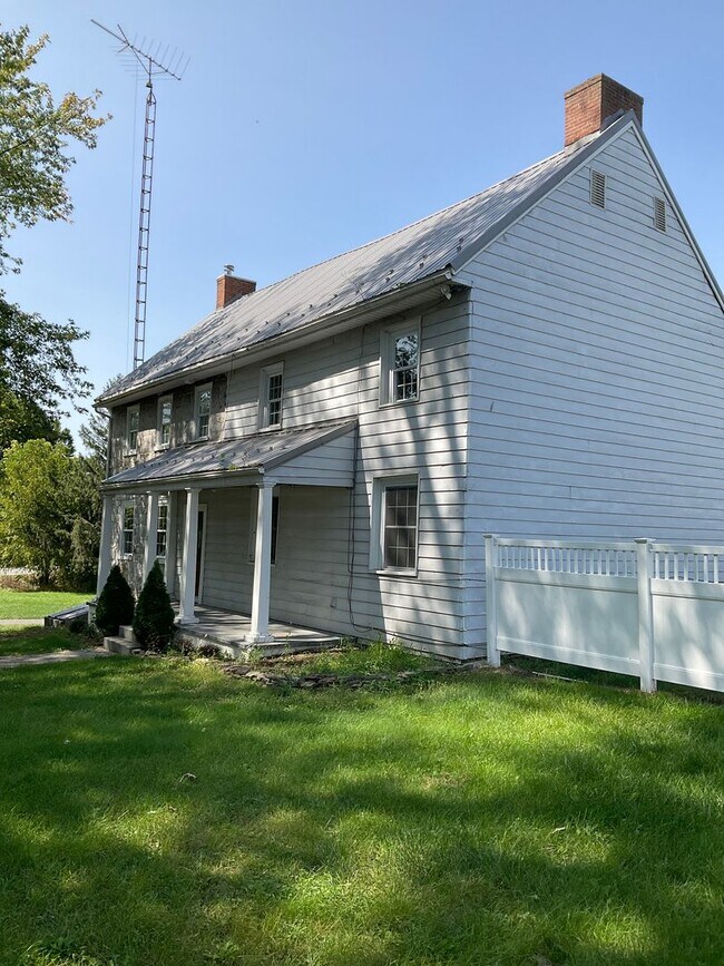 Building Photo - 21 Bard Rd