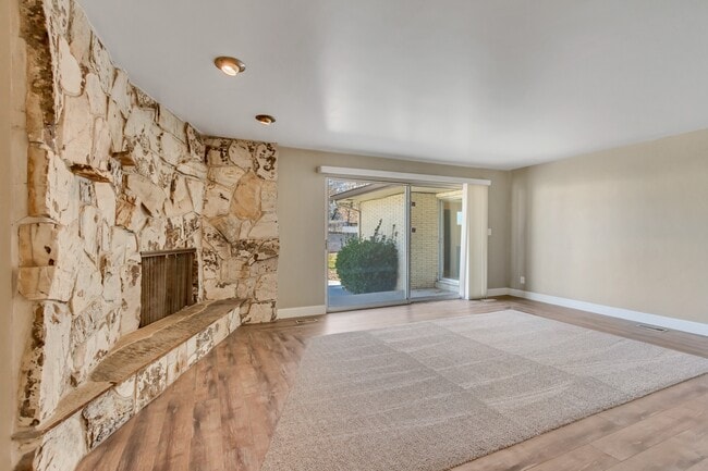 Building Photo - 450 N 500 E