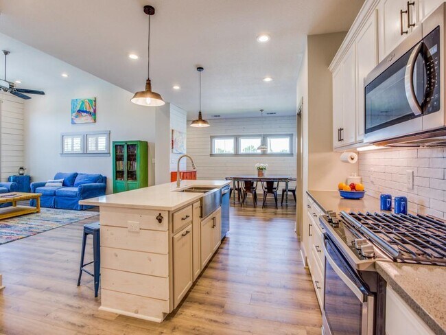 Building Photo - 405 Carneros Dr