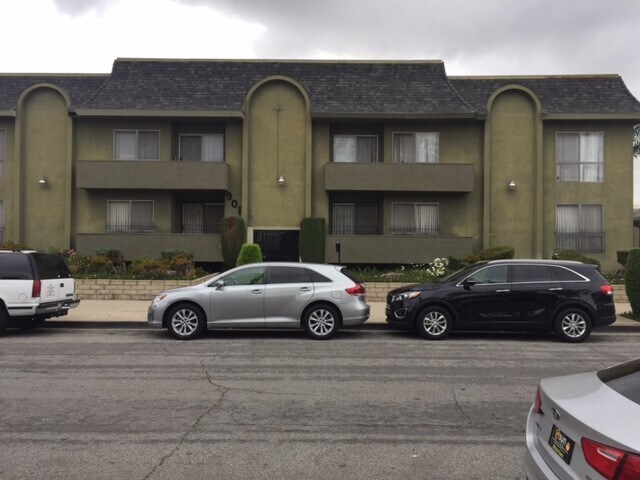 901 Building - 901 N Cedar St