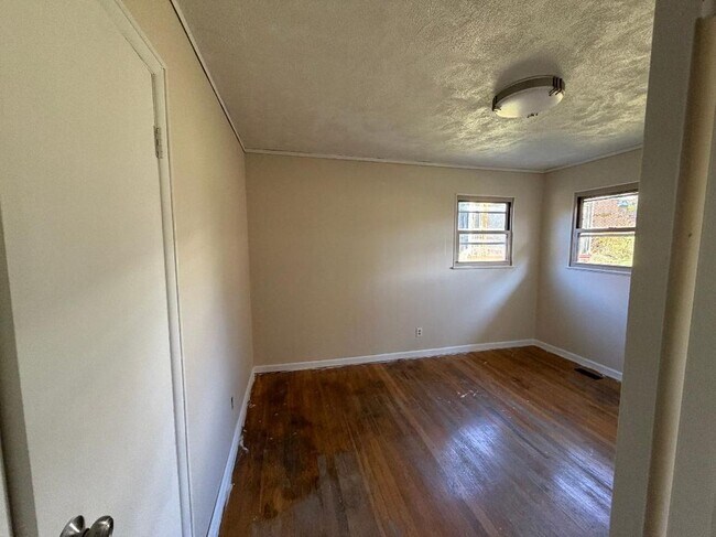 Foto del edificio - 155 Flannagan Dr