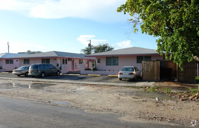 Building Photo - Terri Anne Apartments
