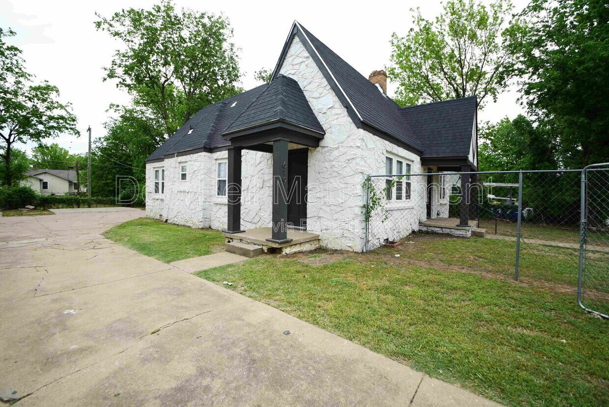 Foto principal - 615 E Xyler St
