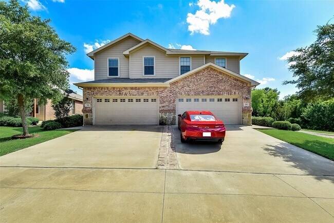 Foto del edificio - Beautiful 3 Bedroom Duplex located in Lavo...