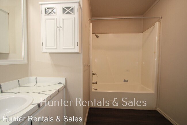Building Photo - 3 br, 2 bath House - 1202 Karen Dr