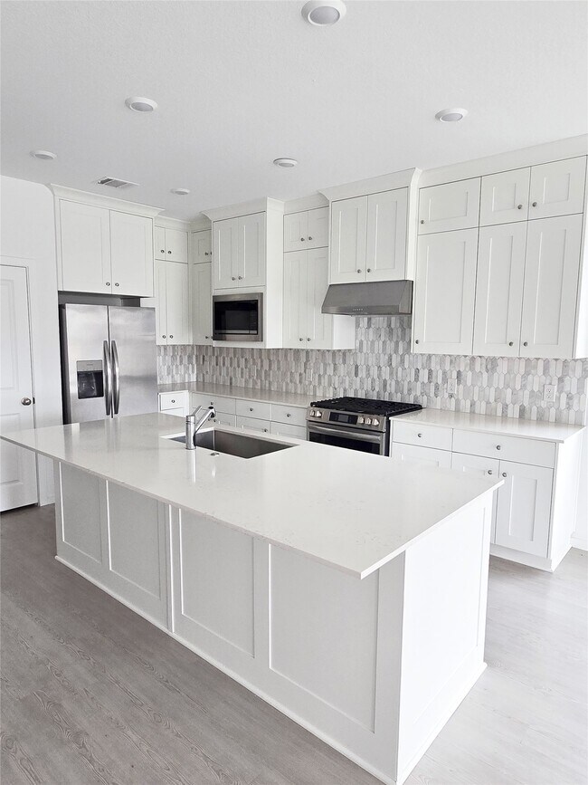 Building Photo - 6319 Seafoam Lake Dr