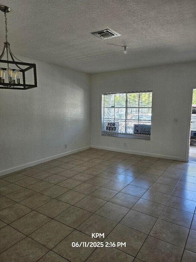 Building Photo - 1109 Colonial Palms Way