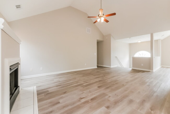 Building Photo - 7632 Summit Trail