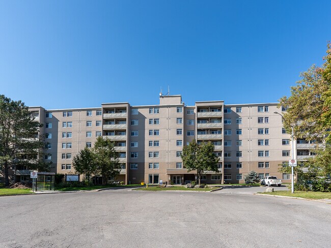 Photo du bâtiment - Broadway Apartments