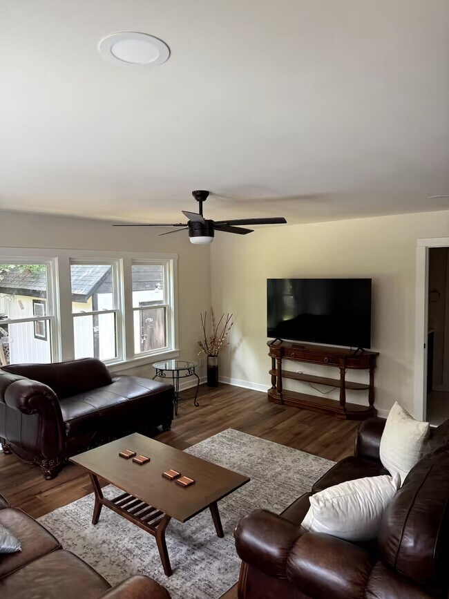 Foto del edificio - 420 S Ashe St