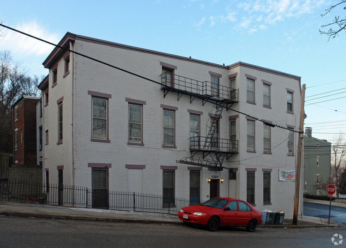 Building Photo - 2584 W McMicken Ave