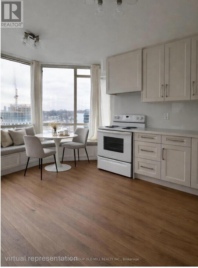 Photo du bâtiment - 1300 Islington Ave