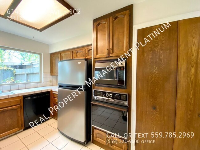 Foto del edificio - $1,950 Bullard & West, 2 Bed Condo, Commun...