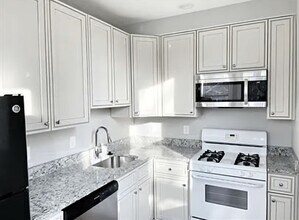 Building Photo - 301 E 33rd St