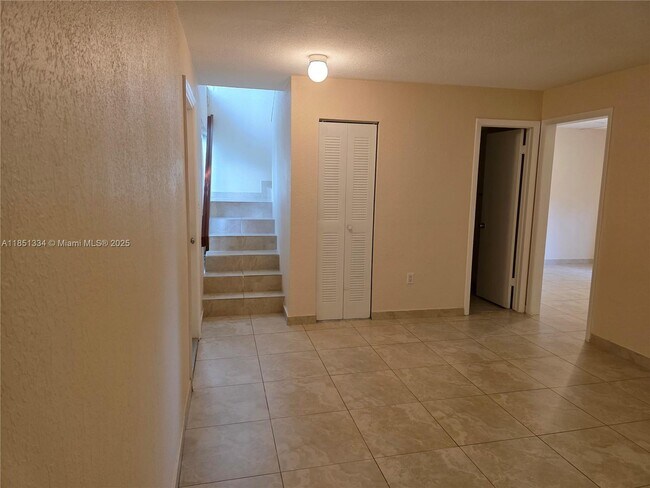 Foto del edificio - 6945 SW 111th Ct