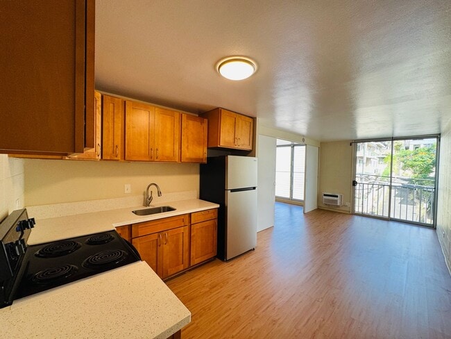 Foto del edificio - 1-Bedroom Condo in the Heart of Honolulu – Newly Renovated - with parking!