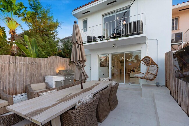 Foto del edificio - 2115 NE 123rd St