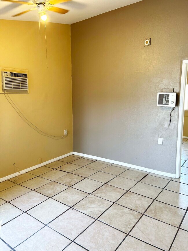 Foto del edificio - 1118 Laurel Ave