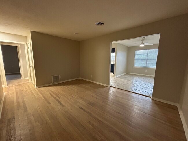 Foto del edificio - 12414 Ledger Ln