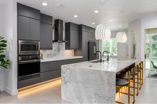 Foto del edificio - 9841 Colonial Walk S