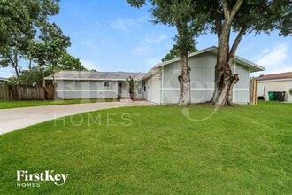 Building Photo - 521 SW Comet Terrace