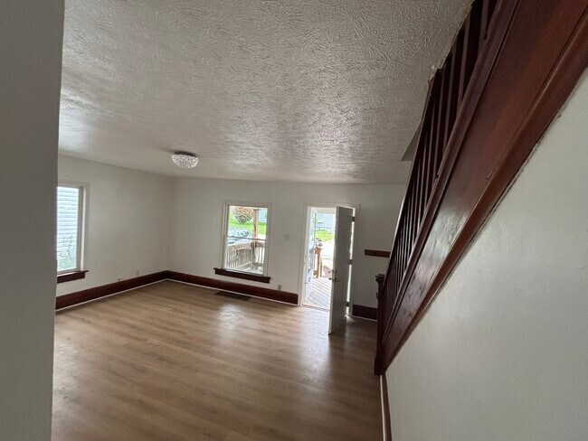 Foto del edificio - 245 Mills St