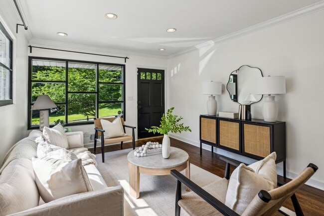 Foto del edificio - 2129 Arlington Ave NE