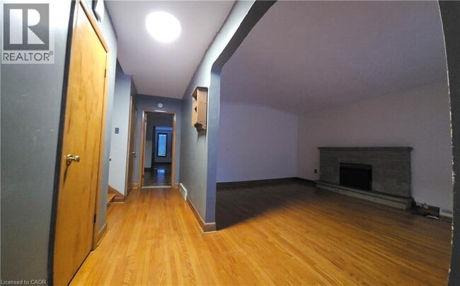 Building Photo - 730 Garth St