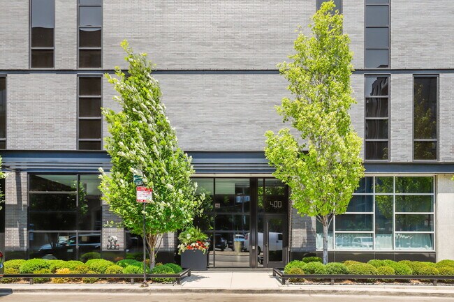 Foto del edificio - 400 W Huron St